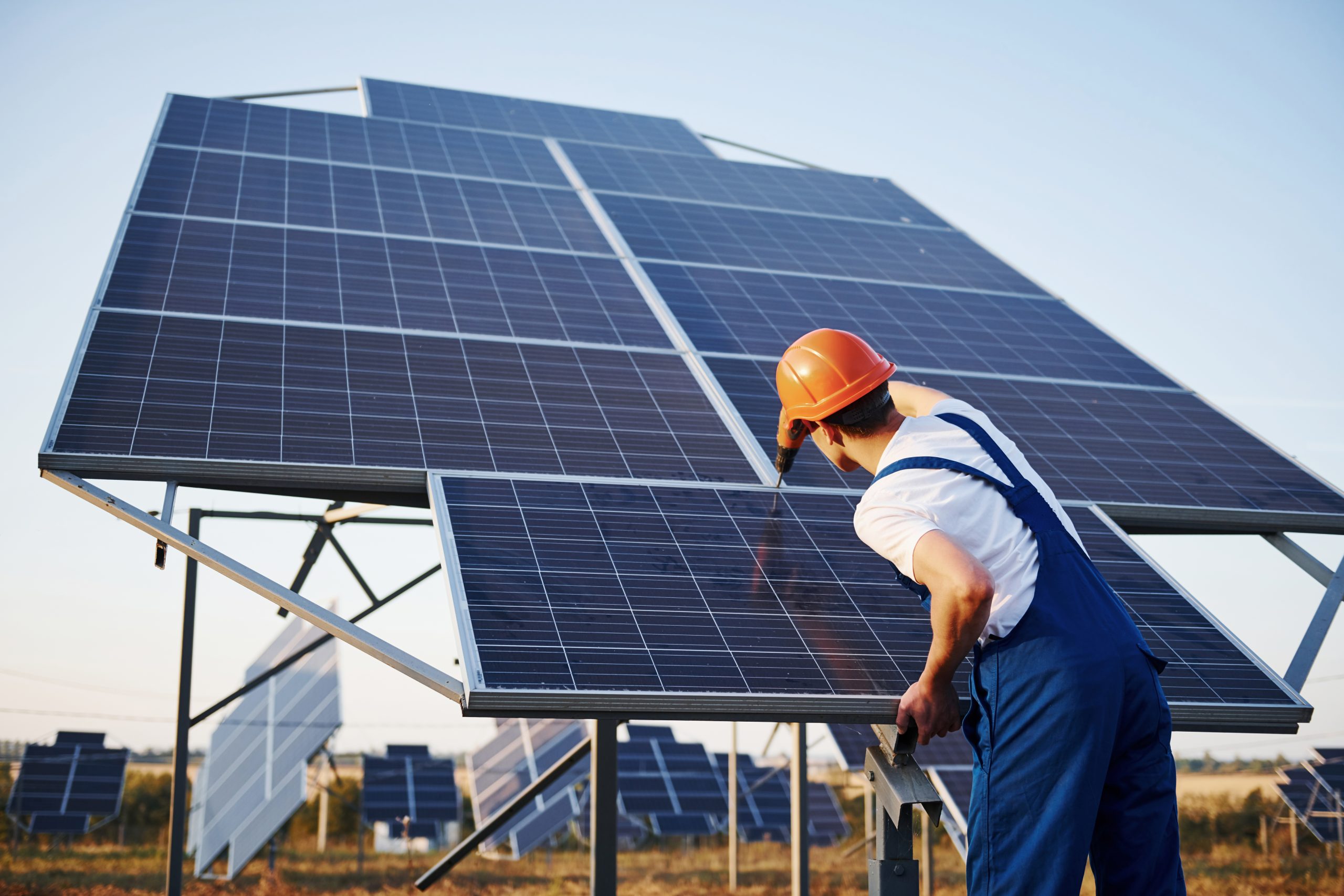 Solarni paneli vs vetroturbine vs mini hidroelektrane