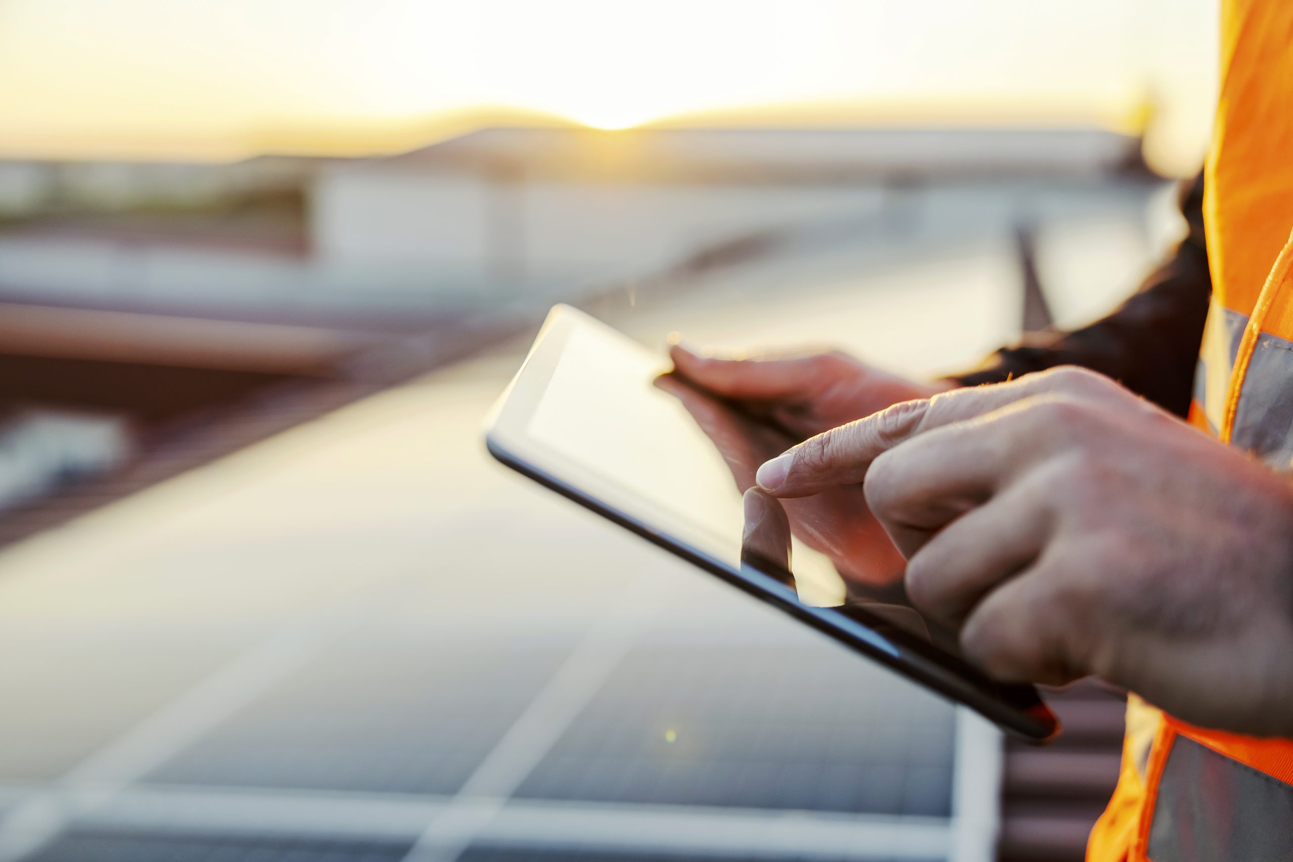 Aplikacije za praćenje kućnih  solarnih sistema – Koje se  najčešće koriste i šta pružaju